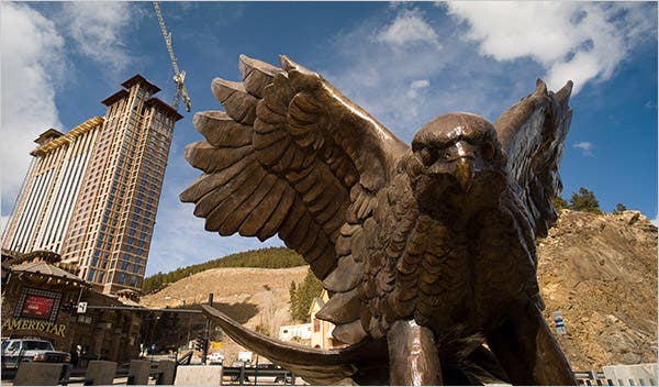 how to play the pokies and win